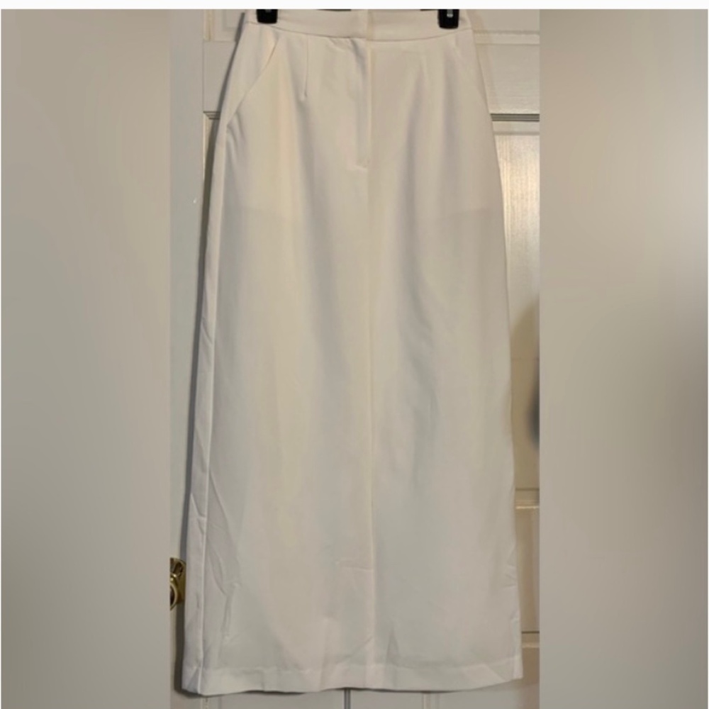 White NWOT LaLavon Maxi Skirt, Size Small
